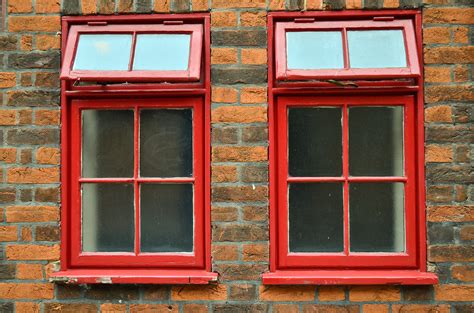 Two Red Windows | Seen near London Bridge. | Garry Knight | Flickr