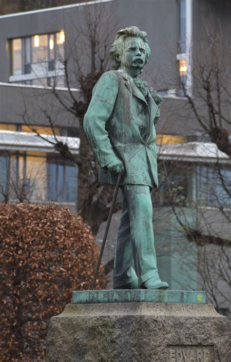 Statue of Edvard Grieg in Bergen, composer of Peer Gynt | Flickr