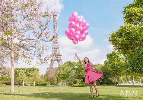 Paris Eiffel Tower helium balloons photoshoot - Chamelle Photography ...