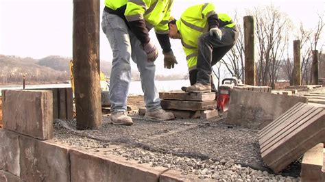 How to Install Belgard Hardscapes Mega-Tandem™ Mass Retaining Walls ...