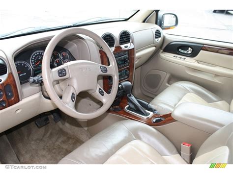 2004 Gmc envoy interior