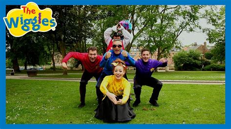 Do the Propeller! 🚁 The Wiggles 🎵 Kids Dance Songs ️ Twist, Turn & Fly High! Chords - Chordify