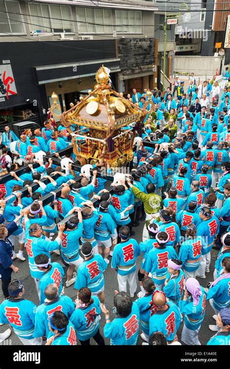 Mikoshi carried at the Grand Festival of Hanazono Shrine, Shinjuku ...