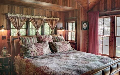 A Comfy Northwoods Cabin Renovation | Traditional bedroom design ...