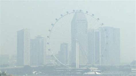 Haze in Singapore hits PSI all-time record high of 371