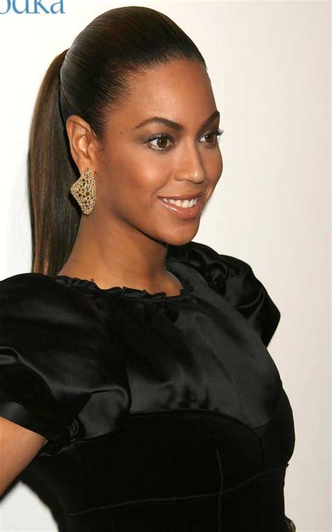 fashionjewellery: Beyonce Knowles Gold Dangle Earrings