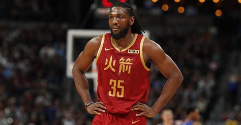 Rockets' Kenneth Faried extends streak of double-digit scoring