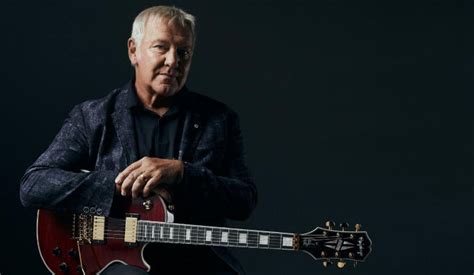 Gibson Announces New Alex Lifeson Signature Guitar | Nashville.com