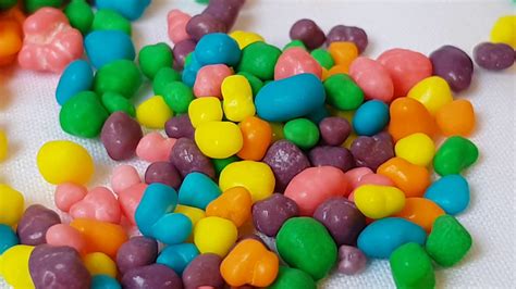 Foodtest: Wonka Rainbow Nerds - YouTube