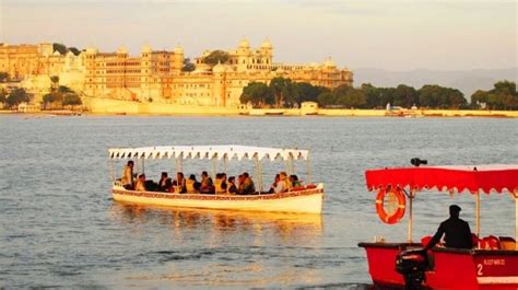 Udaipur Lake Pichola Sunset Boat Ride by Bamba Experience | Bookmundi