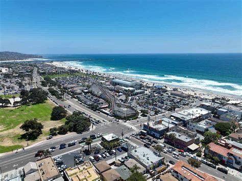 Mission Beach, San Diego: What to See + Where to Eat, Drink & Stay