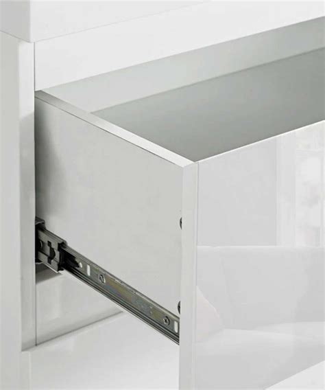 Modern-Style 5-Drawer Chest Of Drawers.