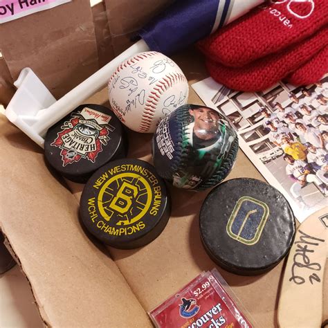 BOX OF SPORTS COLLECTIBLES - Big Valley Auction