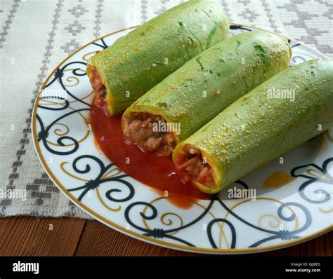 Mehshi Kusa - zucchini stuffed with rice and meat Stock Photo - Alamy