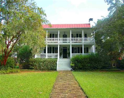 Take a Walk Through the Beaufort Historic District - South Carolina Lowcountry