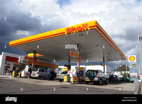 Shell Petrol Station UK Stock Photo - Alamy