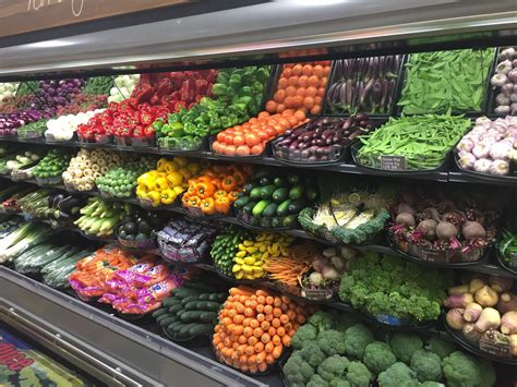 Fresh and Vibrant Fruit and Veg Shop Design