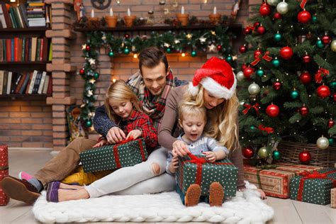 Womple Studios | Holiday Shopping Tips for Parents!