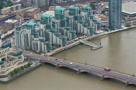 Transport for London on Twitter: "🚘 Vauxhall Bridge is closed to ...