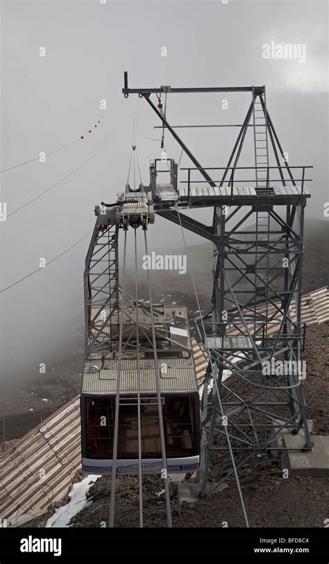 Cable Car arriving at the Schilthorn Stock Photo - Alamy