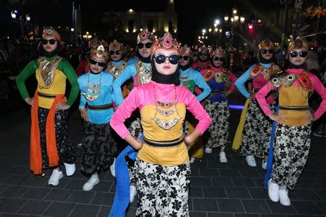 Tarian Tradisional Sintren Kontemporer Asli Tegal Tampil di Semarang - Koran Metro7 Online