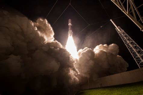 Awesome Launch Photos: US Navy's MUOS-4 Satellite Streaks Into Space | Space