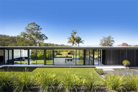Australia's Glasshouse blends minimalism with a tropical resort-like twist