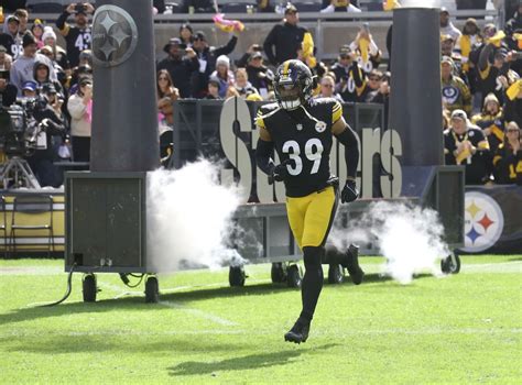 Pittsburgh Steelers Star DB Suffers Leg Injury - Sports Illustrated ...