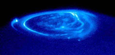 Widows to the Universe Image:/jupiter/magnetosphere/jupiter_aurora_nov_1998_big.jpg