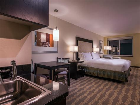 Holiday Inn Express & Suites Colorado Springs Central Guest Room ...