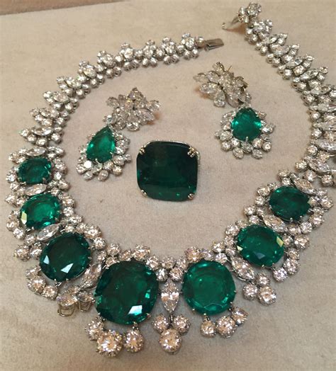 Perhaps one of the most famous jewellery suits of all time: the Bulgari ...