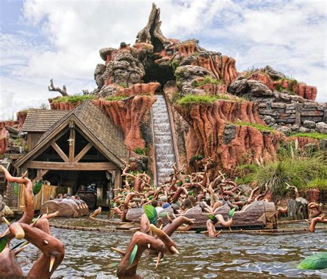 The Best Disneyland Rides to Get on Right Now | Trekbible