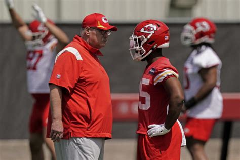 Chiefs’ offensive depth chart projections before OTAs