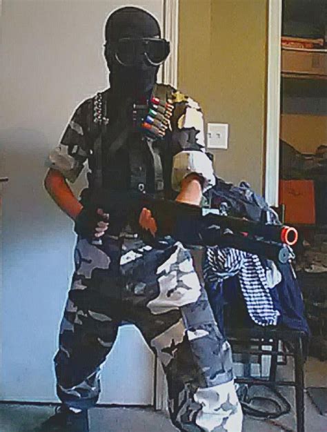 my HECU Marine Shotgunner cosplay : r/HalfLife