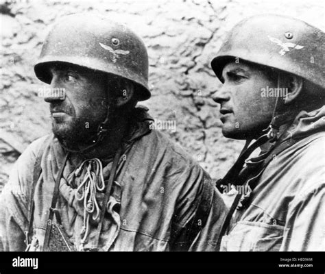 Global fashion Fast Delivery to Your Door WW2 photo German paratroopers who took part in the ...