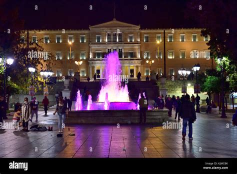 Syntagma Square Athens At Night Stock Photos & Syntagma Square Athens At Night Stock Images - Alamy