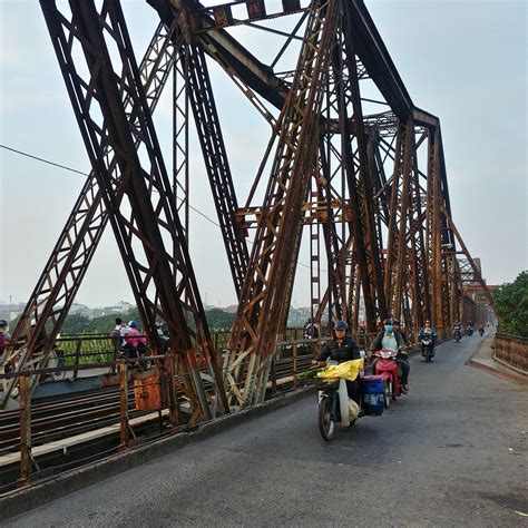 Running the Long Bien Bridge (Hanoi, Vietnam) | JustRunLah!