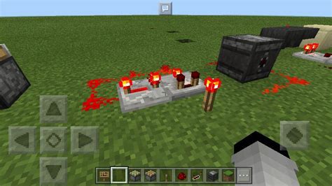 A guide to redstone: Comparator Redstone Clock | Minecraft Amino