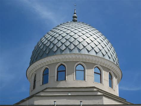 A type of roof structure that looks like a half of a sphere; think of ...