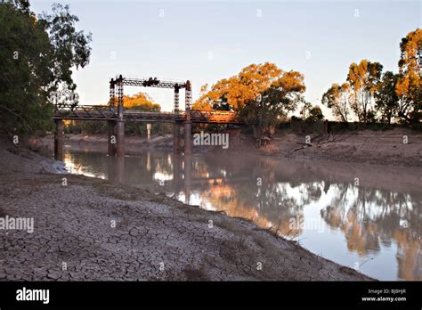 Darling river with Wilcannia bridge in Wilcannia, NSW, Australian outback Stock Photo - Alamy