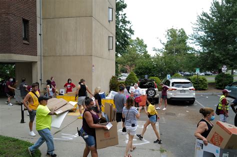 UMass Amherst Welcomes 4,900 First-Year Students to Campus : UMass Amherst