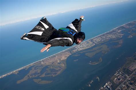 Wingsuit Base Jumping | Wingsuit flying, Base jumping, Adventure sports