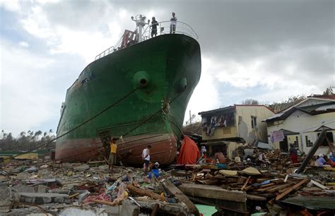 Storm surge in Philippines: ‘It was like a tsunami’