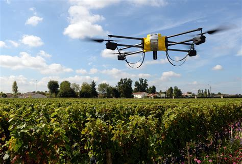 5 Ways Agricultural Drones Are Revolutionizing Farming Technology