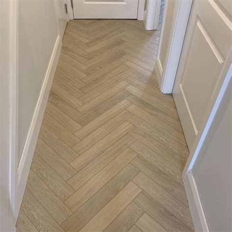 Desert Oak Laminate Herringbone/Parquet Flooring || AC4 Rated - Wood ...