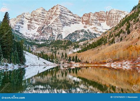 Maroon Bells and Maroon Lake at Sunrise Stock Image - Image of morning ...