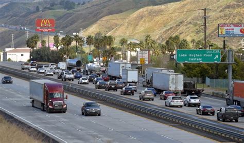 Multi-truck collision shuts down Interstate 5