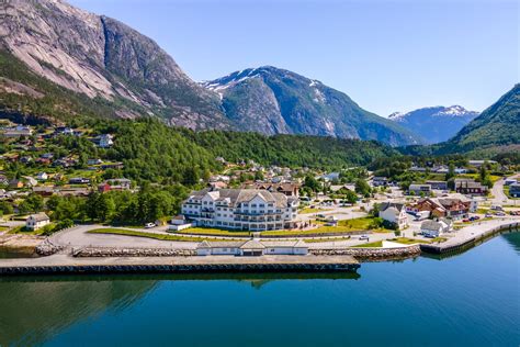 Bus from Eidfjord to Norwegian Nature Centre | Go Fjords