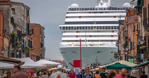 Italy to ban gigantic cruise ships from Venice - Kiwi.com | Stories