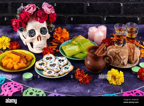 Traditional Day of the dead food Stock Photo - Alamy